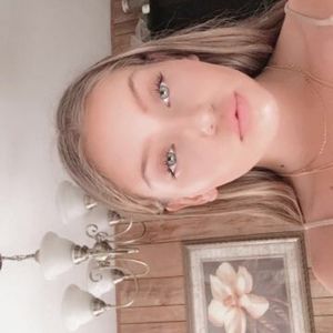 Meet your Posher, Isabella